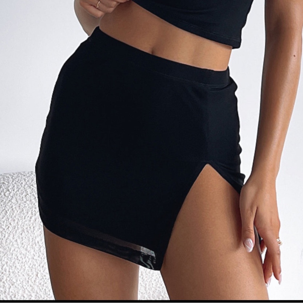 Mini skirt with slit